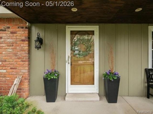 31737 Waltham Court, Beverly Hills Village, MI 48025
