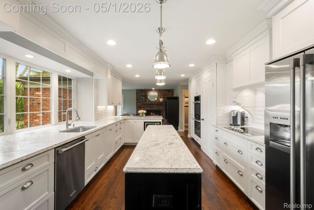 31737 Waltham Court, Beverly Hills Village, MI 48025