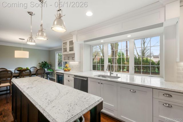 31737 Waltham Court, Beverly Hills Village, MI 48025