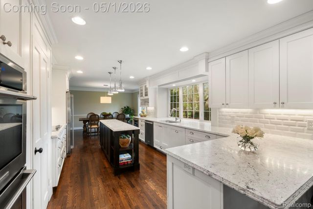 31737 Waltham Court, Beverly Hills Village, MI 48025