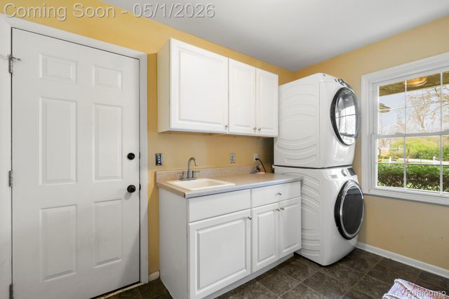 31737 Waltham Court, Beverly Hills Village, MI 48025