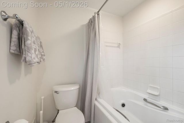 31737 Waltham Court, Beverly Hills Village, MI 48025