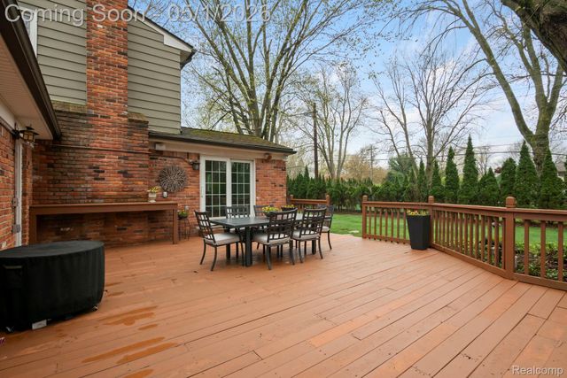 31737 Waltham Court, Beverly Hills Village, MI 48025