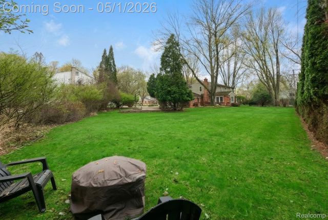 31737 Waltham Court, Beverly Hills Village, MI 48025