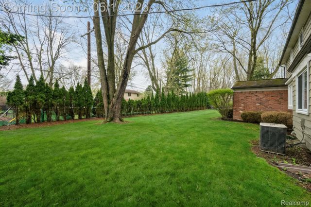 31737 Waltham Court, Beverly Hills Village, MI 48025