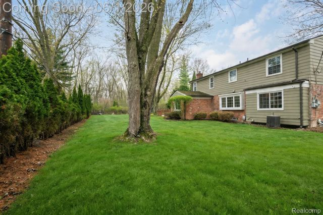 31737 Waltham Court, Beverly Hills Village, MI 48025
