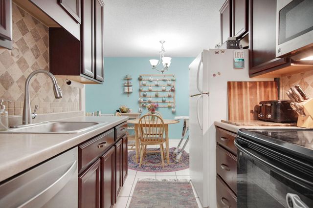 12846 Nicollet Avenue 202, Burnsville, MN 55337