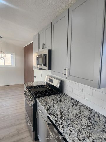 1118 N Hickory Place, Broken Arrow, OK 74012