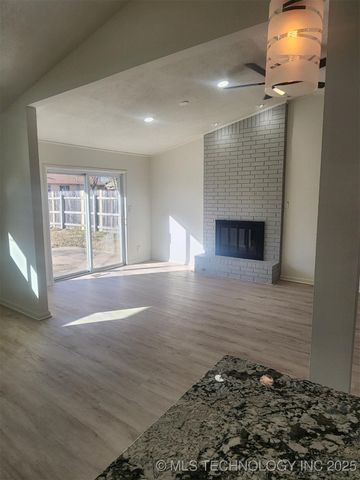 1118 N Hickory Place, Broken Arrow, OK 74012