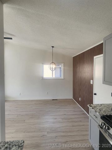 1118 N Hickory Place, Broken Arrow, OK 74012