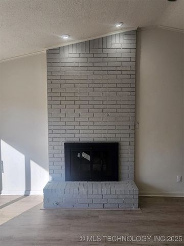 1118 N Hickory Place, Broken Arrow, OK 74012