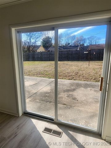 1118 N Hickory Place, Broken Arrow, OK 74012