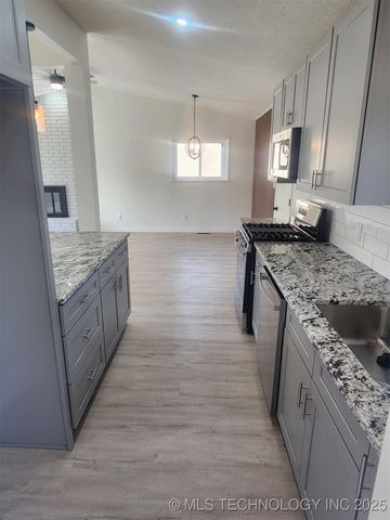 1118 N Hickory Place, Broken Arrow, OK 74012