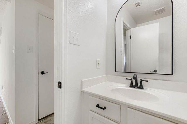 512 Woodford DR, Cedar Park, TX 78613