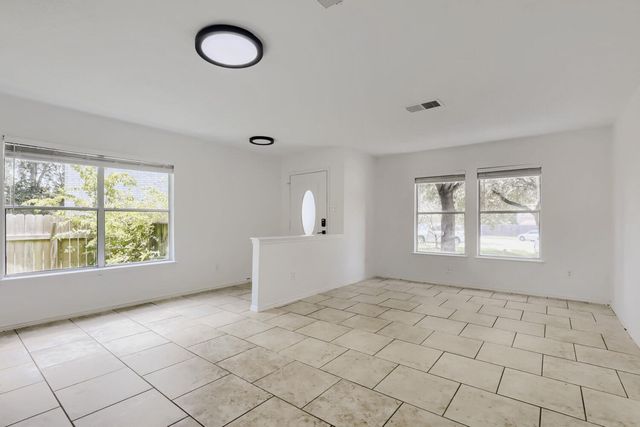 512 Woodford DR, Cedar Park, TX 78613