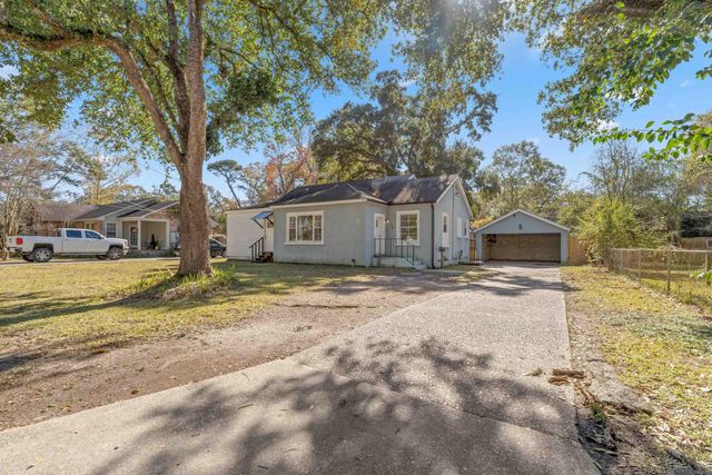 206 Pine St, Denham Springs, LA 70726