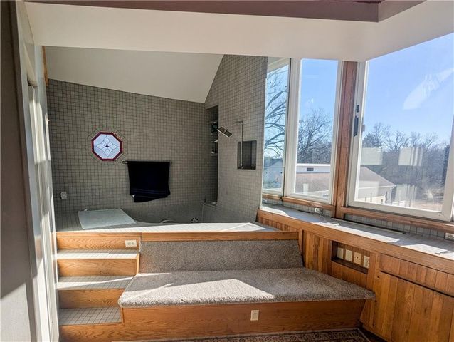 18133 S 1525 Road, Nevada, MO 64772