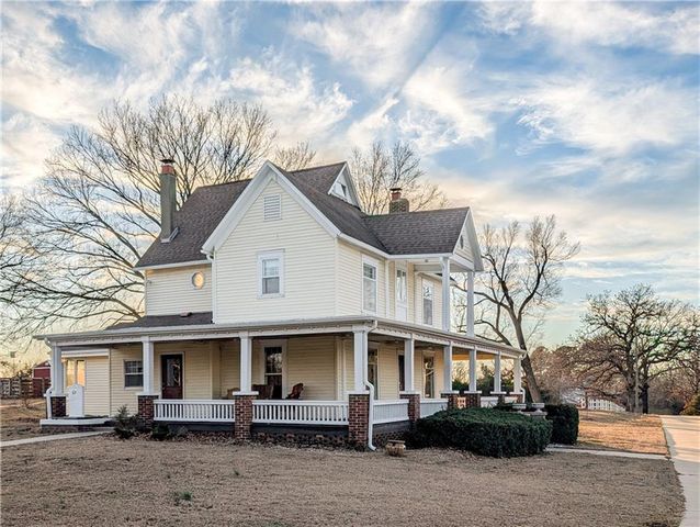 18133 S 1525 Road, Nevada, MO 64772