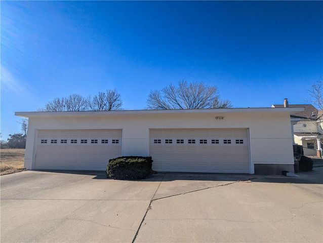 18133 S 1525 Road, Nevada, MO 64772