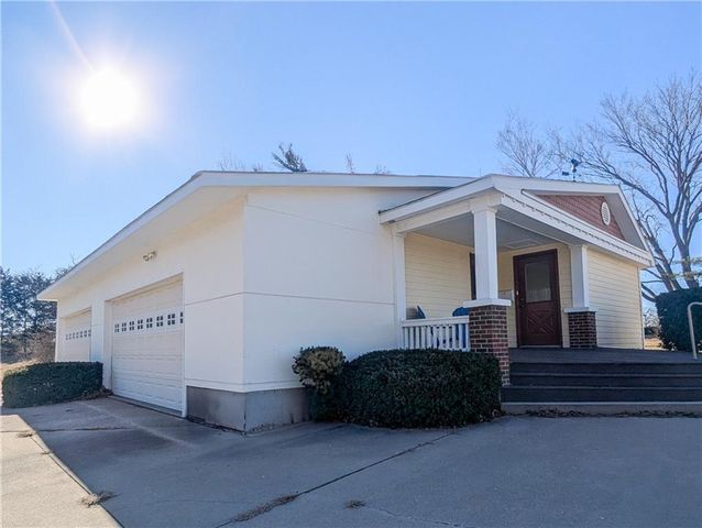 18133 S 1525 Road, Nevada, MO 64772