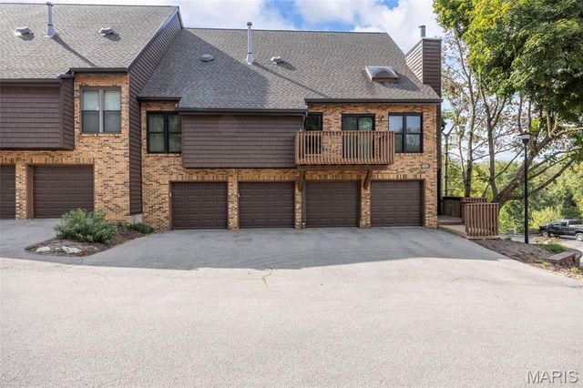 5162 Hollow Wood Court D, St Louis, MO 63128