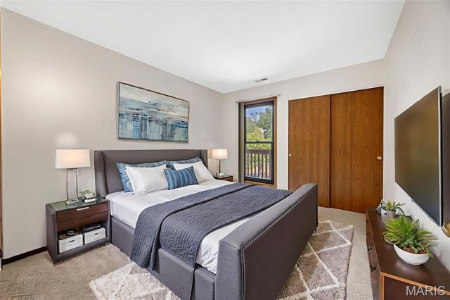 5162 Hollow Wood Court D, St Louis, MO 63128