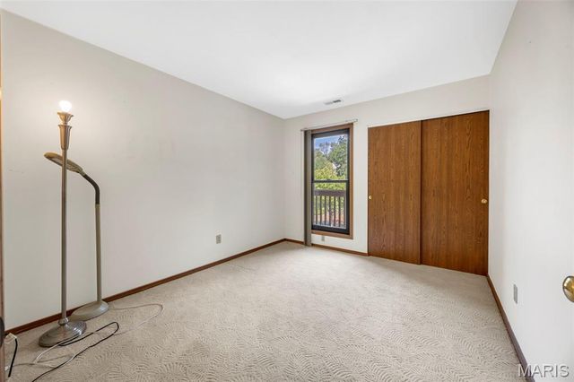 5162 Hollow Wood Court D, St Louis, MO 63128