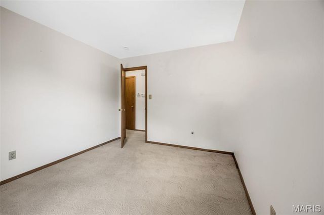 5162 Hollow Wood Court D, St Louis, MO 63128