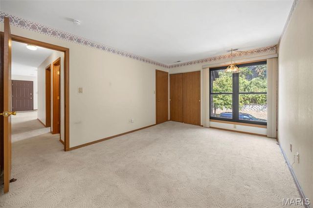 5162 Hollow Wood Court D, St Louis, MO 63128