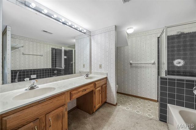 5162 Hollow Wood Court D, St Louis, MO 63128