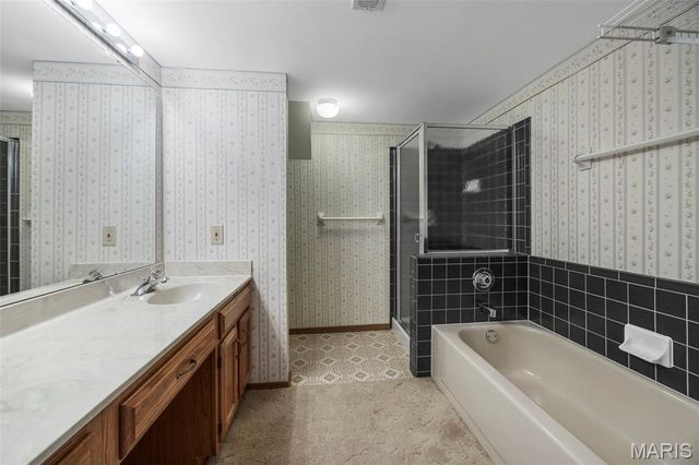 5162 Hollow Wood Court D, St Louis, MO 63128