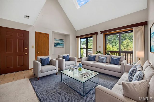 5162 Hollow Wood Court D, St Louis, MO 63128