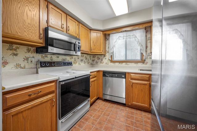 5162 Hollow Wood Court D, St Louis, MO 63128