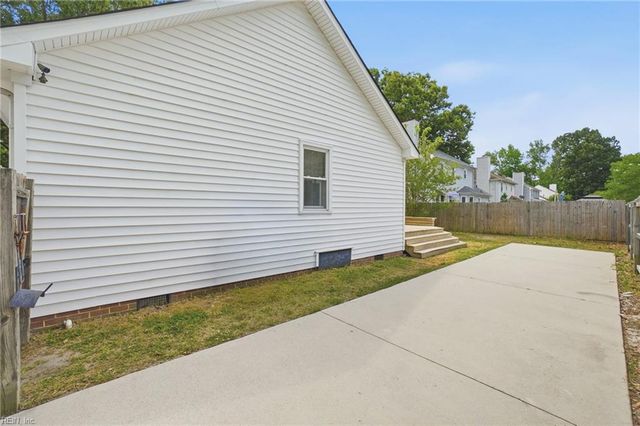 1749 Seaton DR, Virginia Beach, VA 23463