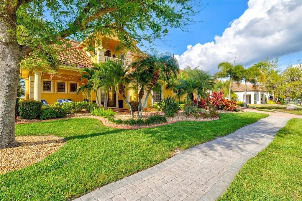 Image 8 of property listing at 540 FORE DRIVE, Bradenton, FL 34208