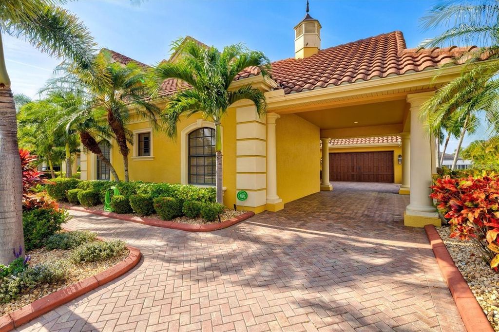 Image 9 of property listing at 540 FORE DRIVE, Bradenton, FL 34208