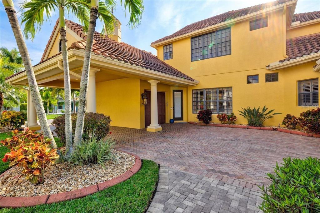 Image 10 of property listing at 540 FORE DRIVE, Bradenton, FL 34208