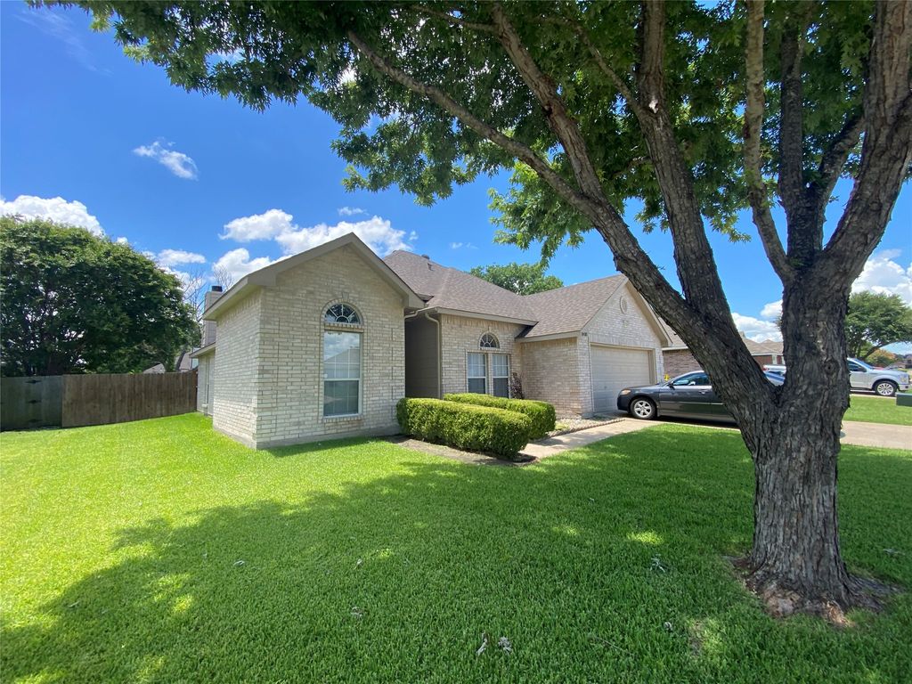 8410 Holland Avenue, Rowlett, TX 75089