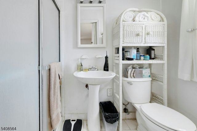 33 Shongum Rd, Randolph Twp., NJ 07869