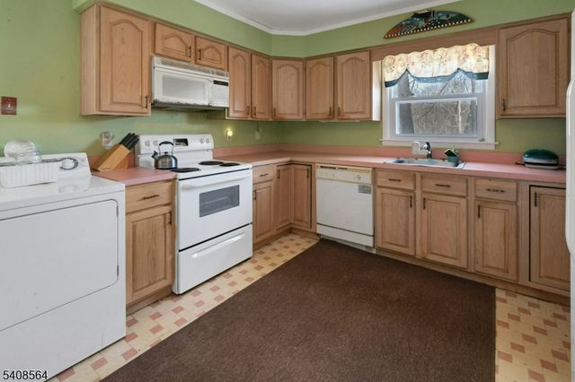 33 Shongum Rd, Randolph Twp., NJ 07869