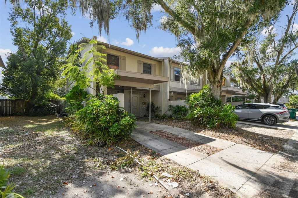 5264 TENNIS COURT CIRCLE 5, Tampa, FL 33617