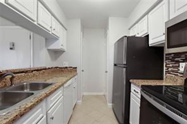 3300 Pebblebrook Drive 97, Seabrook, TX 77586