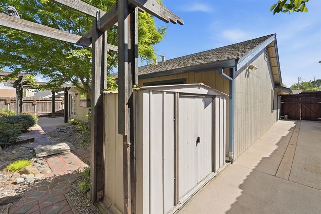 8221 Clarion Cir, Antelope, CA 95843