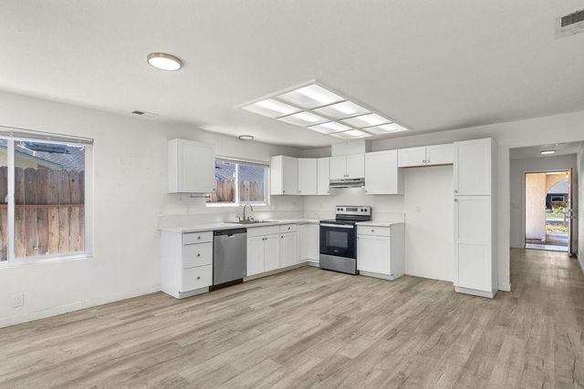 762 Garden Gate Dr, Manteca, CA 95336
