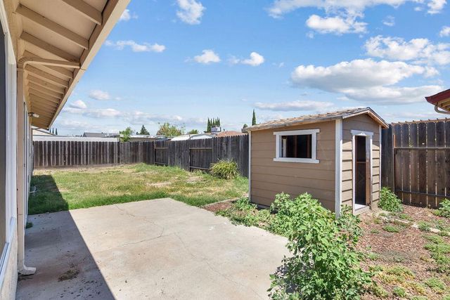 762 Garden Gate Dr, Manteca, CA 95336