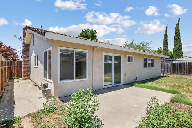 762 Garden Gate Dr, Manteca, CA 95336