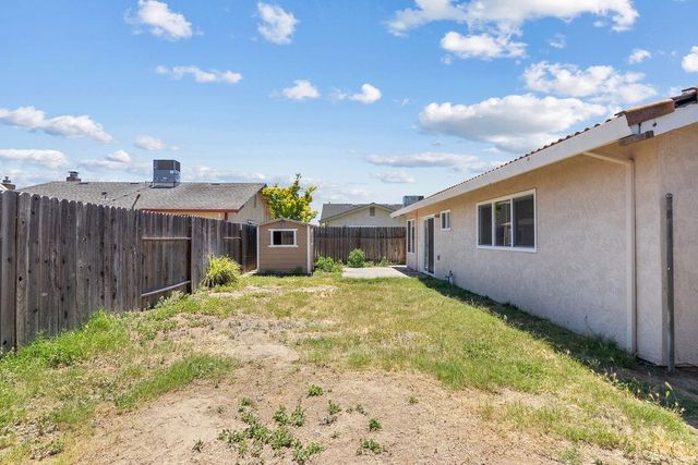 762 Garden Gate Dr, Manteca, CA 95336