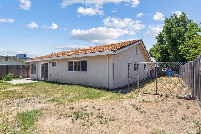 762 Garden Gate Dr, Manteca, CA 95336