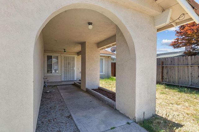 762 Garden Gate Dr, Manteca, CA 95336