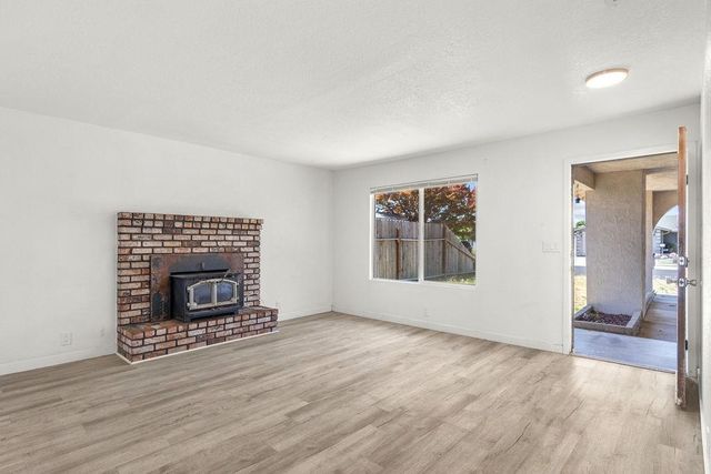 762 Garden Gate Dr, Manteca, CA 95336